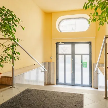 Old Town 1br Near Main Square *
