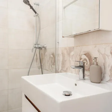 Old Town 1br Near Main Square *