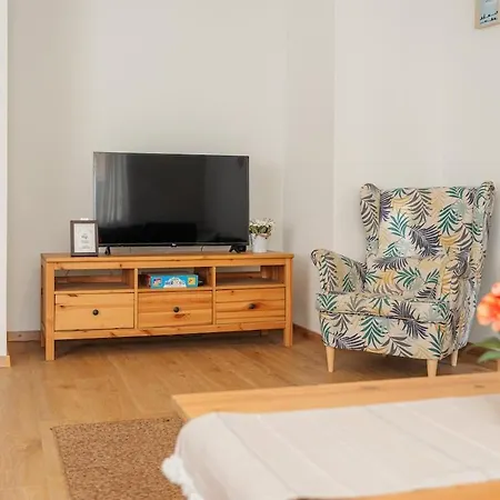 Old Town 1br Near Main Square